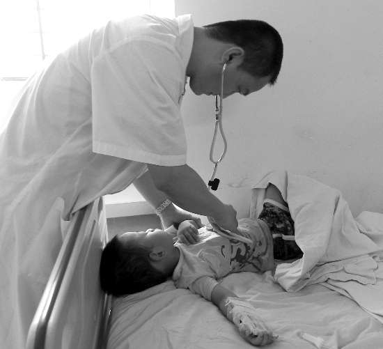 三歲小孩誤食蟑螂藥